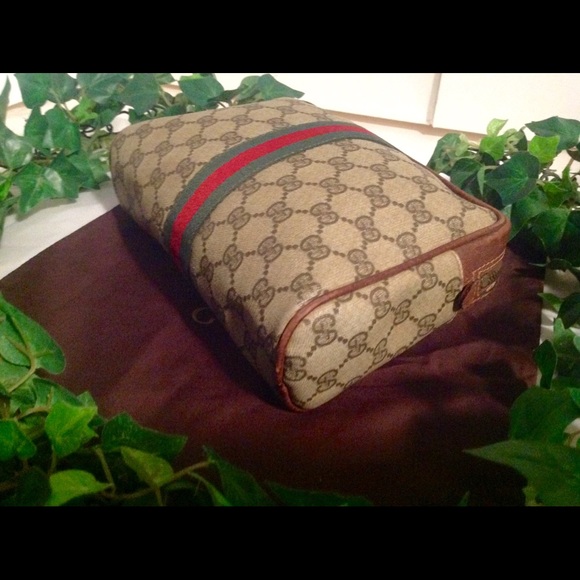Gucci monogram clutch! - Picture 7 of 13